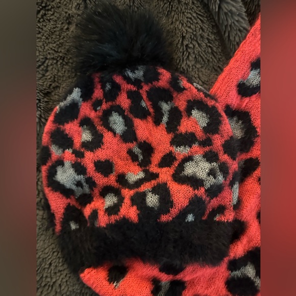 Torrid hat and scarf - Picture 2 of 3